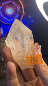 Viên đá Thạch Anh Lemurian tinh thể pha lê tán sắc 7 màu cầu vòng lắp lánh năng lượng vũ trụ thiền định thiên nhiên 832