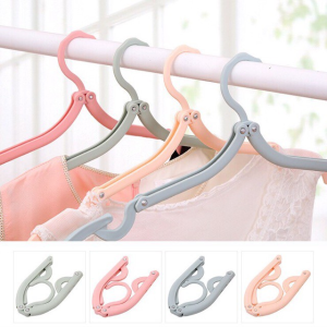 Móc nhựa đen kẹp treo quần áo mắc áo dạng kẹp treo đồ chông trơn tuột chất liệu cứng cáp bền bỉ