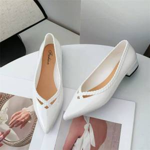 รองเท้าคัชชูหัวแหลม ส้นเตารีด วัสดุทำจากยาง นิ่ม ยืดหยุ่น สีพื้น ใส่สบายรุ่น 177