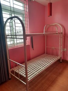 Giường sắt 2 tầng đủ kích thước dài 2m cao 1m7 màu kem vận chuyển TPHCMBD