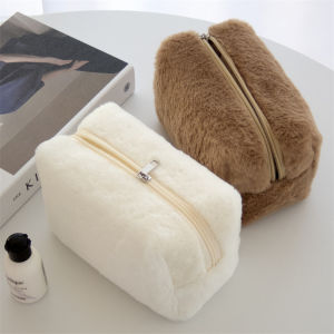 POUCH MAKE UP BULU MACARON
