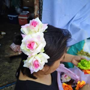 หวีติดดอกไม้ หวีสับติดดอกกุหลาบ หวีสับติดดอกไม้ประดิษฐ์ งานเกรดA เครื่องประดับผมผู้หญิง สินค้ามีคุณภาพ กาวติดแน่นไม่หลุดง่ายงานสวยทุกชิ้นผลิตโดยจากทางร้าน