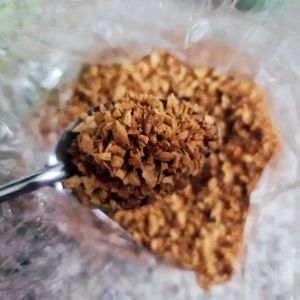 Tỏi phi giòn thơm sử dụng dầu thực vật hoàn toàn khô ráo đảm bảo vệ sinh ATTP