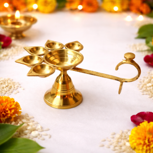 Brass Panchmukhi Aarti Diya with Handle | 5 Wick Oil Lamp for Pooja Aarti & Temple Use (Pack of 1 | Size - 6cm (H) 16cm (L) | Weight - 160g)