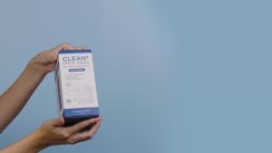 Bông tẩy trang Clean Skin Club Clean² 2.0 [Mẫu mới & Cạnh được cải tiến] Đảm bảo không bị rụng sợi và không bị rách cấu trúc ba lớp độc đáo bề mặt có vân và siêu mềm mại chất liệu cotton hữu cơ dùng một lần dùng kèm với sản phẩm tẩy trang.