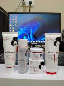Paket Kojie san 4in1 / Body Lotion 100g / Toner+Cleanser 100ml / Face Lightening Cream 30gr / Facial Wash 100g Original 100% BPOM