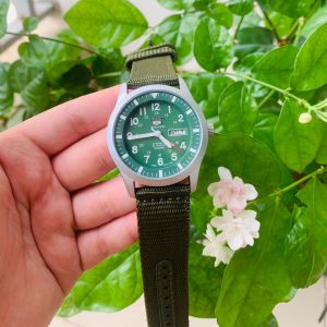 ĐỒNG HỒ NAM SEIKO 5 DÂY DÙ MÁY CƠ NHẬT MÀU XANH RÊU