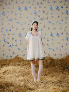 Đầm babydoll OLV chất tơ dáng xòe tay phồng phối viền nâu Ivory Puffy Babydoll Dress nữ tính phù hợp đi chơi du lịch