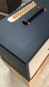 Loa karaoke xách tay Marshall - Reverd Echo Bassboot (3 đường tiếng 2 bass 20cm 1 treble 1 trung công suất đạt 500W kèm 2 micro karaoke chuyên nghiệp)