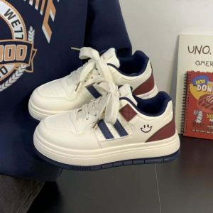 คลาสสิค all-match รองเท้าผ้าใบลำลอง รองเท้าแฟชั่นผู้หญิง ระบายอากาศได้รองเท้าผูกเชือก รองเท้าสีขาวมินิมอล ไซส์ 36-44 ส่งเร็ว