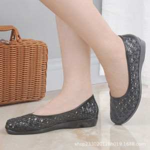 [Free Shipping] Lightweight WomenS Summer Sandals Featuring A Hollow Design Plastic Soles Crystal Embellishments A Closed-Toe Style And A Flat Beach-Friendly Sole