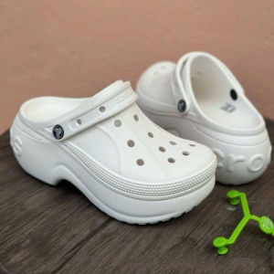 Giày dép crocs chuẩn xịn chống hôi chân nhựa tế bào êm mềm siêu bền đi mưa lội nước đi biển Giày sục crocs bella clog đế xuồng  8cm cho nữ màu trắng