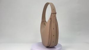 Half-moon bag with adjustable shoulder strap hand-held crossbody shoulder bag trendy crescent bag dumpling bag