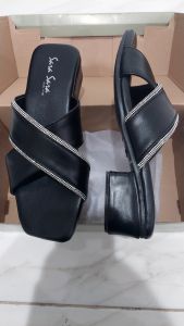 Sara Sara IZZY Mules Wanita Square Toe dengan Ujung Bulat dan Motif Geometris - Warna Hitam/Putih