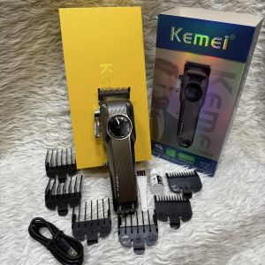 ปัตตาเลี่ยนตัดผมไร้สาย KM-​1551​  แรง 7000 รอบ ฟันเฟดหน้าเรียบมีจอ