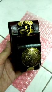 Zippo กระเป๋าเปิดปิดด้วยไกลปืน ด้านหลังร้อยเข็มขัด สีเงางามสวย นานๆ ใช้งาน คล่องตัวการใช้งาน