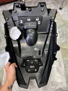 Sóng yên xe hay miếng nhựa ốp yên xe hãng Honda xe Vario dòng 125 và 150 đời 2023 2024 2025
