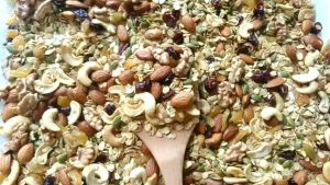 (500GR) GRANOLA 70% HẠT 30% YẾN MẠCH (NƯỚNG MẬT ONG KHÔNG ĐƯỜNG ĂN KIÊNG GIẢM CÂN TĂNG CÂN) ĐẶC BIỆT TỐT CHO BÀ BẦU NGƯỜI CAO TUỔI TRẺ EM... healthyfood3B healthyfood anvatlanhmanh ngucoc granola ngucoc17loaihat