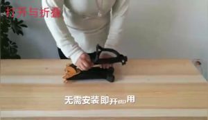 ชุดแท่นวางแซกโซโฟนแบบพับได้ Altos ฐานวางแซ็กฐานสามเหลี่ยมโลหะปรับขนาดได้ขาตั้งเครื่องมือดนตรีที่ตั้งแซ็กโซโฟน