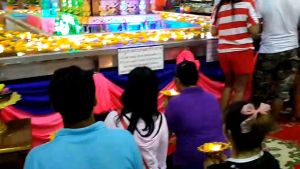 เทียนหอม กระทง ลอยกระทง เทียน ดอกไม้ มีกลิ่นหอม ใช้วัตถุดิบ ลอยน้ำ สีประจำวันเฉพาะ โรงงานผลิตตรง มีราคาส่ง สินค้าพร้อมส่ง ถูกเทียน ลอยน้ำ ปีชง สะเดาะเครื่องมือ เป็นเครื่องมือที่สะดวกแบบ ความงาม สำหรับการฉีดหอม ใช้งานเท่าไหร่