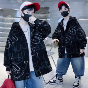 TUmama Boys 2025 xuân thu Ngoài Trời Chống gió không thấm nước Áo khoác có mũ với phong cách mát mẻ in chữ cái giản dị cho trẻ vừa và lớn