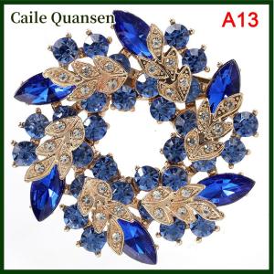 Caile เข็มกลัดผู้หญิงผ้าพันคอคริสตัลระยิบระยับเข็มกลัดดอกไม้พลอยเทียม