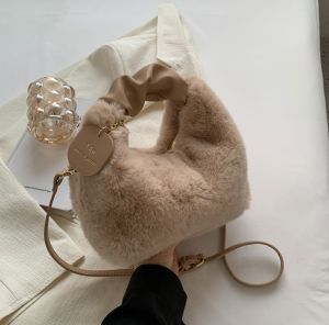 กระเป๋าขนนุ่ม Carmen  กระเป๋าสะพายข้างสำหรับผู้หญิง กระเป๋าแฟชั่นผู้หญิง