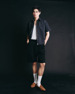 Headboyy - Pinstripe Pleated Bermuda Shorts - กางเกงกระบอกใหญ่ขาสามส่วน - Black - สีดำ