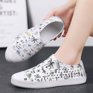 Sportswear Shop รองเท้าแตะฤดูร้อน รองเท้ากราฟฟิตีสําหรับคู่รัก รองเท้าลําลองสําหรับผู้ชายและผู้หญิง รองเท้าบูทเปียกสําหรับกลางแจ้ง รองเท้าชายหาด รองเท้าแตะระบายอากาศ