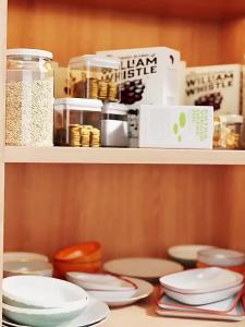 Kitchen Under-sink Cabinet Drawer Slide Pull-out Draining Shelf Telescopic Retractable Basket DIY Storage Rack Spice Dish Racks