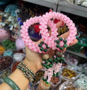 พวงมาลัยหินโรสควอตซ์ คู่ ความรักและความผูกพัน