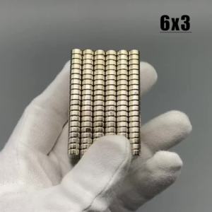 แม่เหล็กทรงกลม 6X3 มม. 20-2000 ชิ้น อุปกรณ์เสริมขนาดเล็ก 6*3 มม. สำหรับตู้เย็น ไวท์บอร์ด ตู้เย็น งานฝีมือ DIY สำนักงาน วิทยาศาสตร์ ล็อกเกอร์