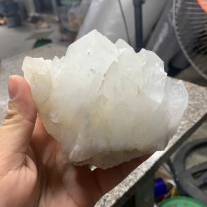 1 viên đá thạch anh trắng tự nhiên dùng làm trang trí decor thanh tẩy ( đá thật chuẩn việt )k105 650g