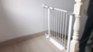 Baby Door Guard Baby Safety Gate FenceBaffle Baby Safety Gate Fence  Baby safety gate  11
