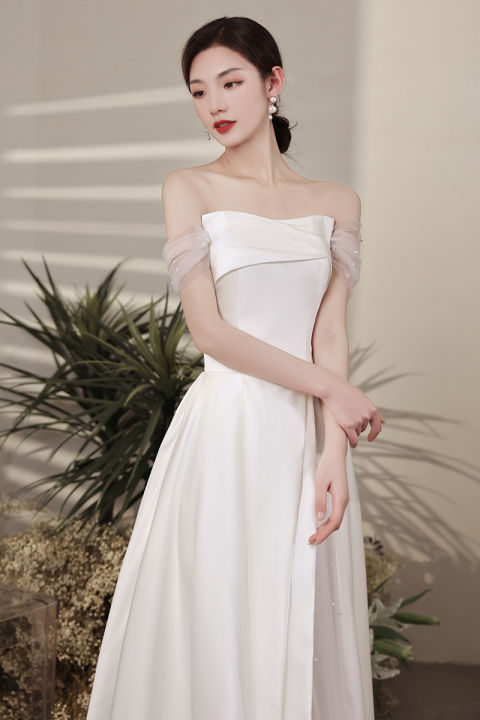 Đầm dạ hội kiểu lệch vai xẻ đùi phối hoa eo (Trắng) | AlvinStore.Vn