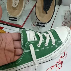 Sneakers Wanita Cardinal: Sepatu Kasual Nyaman untuk Aktivitas Sehari-hari
