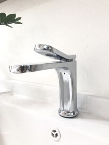 Vòi rửa mặt cao cấp thân thấp GRV 4002B