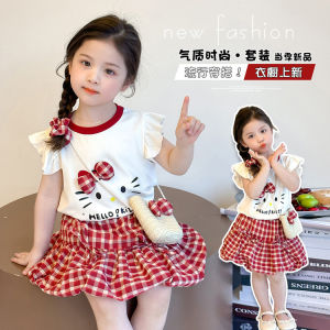 🎀👧🎀🌸ชุดเด็กหญิง 2025 ใหม่ล่าสุด ซัมเมอร์ น่ารัก โบว์3D Hello Kitty ลายการ์ตูน แขนกุด + กระโปรงสก๊อต สั้น สบาย ระบายอากาศได้ดี 🎀✨