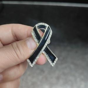 Minwen เข็มกลัดริบบิ้นประดับพลอยเทียมสีดำเข็มกลัดงานศพตราแห่งความทรงจำสำหรับผู้หญิงผู้ชายชุดเสื้ออุปกรณ์ตกแต่งเสื้อผ้า