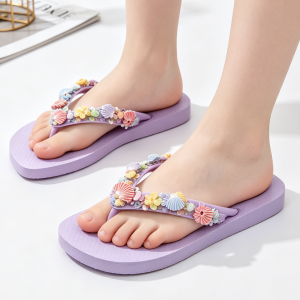 New Girls fashionable cute flat sandals with colorful shell decoration design anti slip comfortable lightweight and versatile flip flops