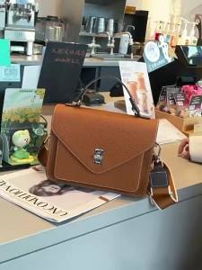 Top-layer cowhide small square bag with metal clasp European and American vintage style with stitched lines horizontal square genuine leather bag