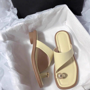 [Free Shipping] Fashionable and versatile chunky heel flat sandals for outdoor wear Korean style simple slip-on design unique and stylish womens sandals