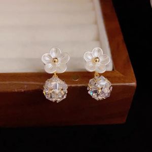 Fashionable Ring Gift 法式温柔花朵绣球耳环S925银针轻奢少女甜美设计感百搭耳饰品批发