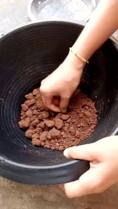 หน้าดินแดง หน้าดินแดงปลูกต้นไม้ ดินแดงปลูกต้นไม้ น้ำหนัก 1 กิโลกรัม