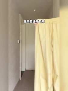 กางเกงขากว้างลายทางสีเหลืองโดปามีนสำหรับผู้หญิง 2025 ฤดูร้อน กางเกงคาร์โก้ผ้าไหมน้ำแข็งเอวสูงหลวมและกระชับสัดส่วน