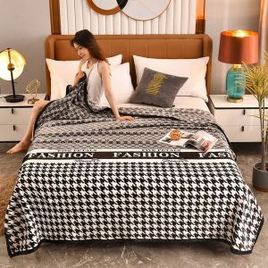 Selimut Bulu Halus Tebal Ukuran Jumbo 200x230 Motif Dewasa Keren List Berkualitas Tinggi