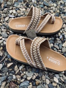 น่ารักมาก น้ำหนักเบา สไตล์มินิมอล แนววินเทจ รองเท้าแตะหญิง ของ osider สำหรับผู้ที่ชื่นชอบดีไซน์เรียบง่ายและสบายเท้า ตัวเลือกที่ดีสำหรับผู้ที่มองหารองเท้าที่มีความสบายและดีไซน์ที่สามารถเข้ากับสไตล์ต่าง ๆ ได้ สบาย  น้ำหนักเบา