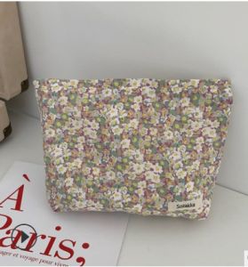 2021 womens new Korean version of floral handbag cosmetic bag change storage organizer mobile phone storage bag