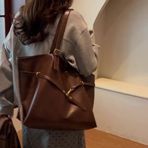 Casual Commuting Retro Large Capacity Bag for Women 2024 New Trendy Autumn and Winter Versatile Shoulder Bag Handheld Tote Bag