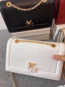 กระเป๋า LYN รุ่น new chain-decorated saddle bag with wide shoulder shoulder straps for women ขนาด 9 นิ้ว